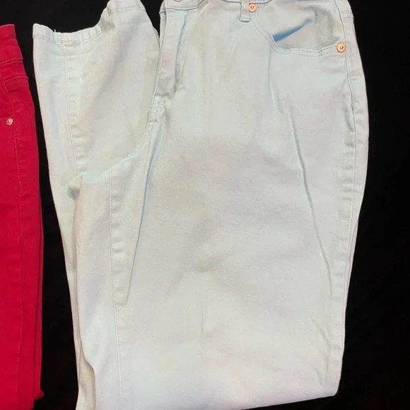 8 Pairs of Crown and Ivy Pants and Capris - Picture 7 of 14